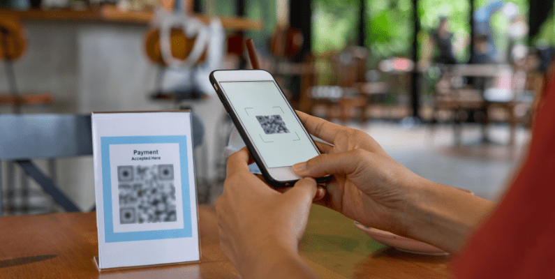 Real-Time Updates and Customization for Restaurants Assisted by Digital Menus